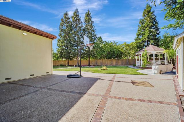 744 Bodega Ct, Fremont CA: https://media.crmls.org/mediaz/89f982ae-80fc-47d5-9ada-0204c67e6f09.jpg