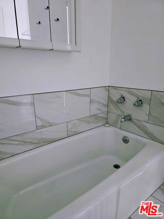 100 S Doheny Drive, Los Angeles CA: https://media.crmls.org/mediaz/89f9838d-ad94-4168-9a24-a7ac9faa23ef.jpg