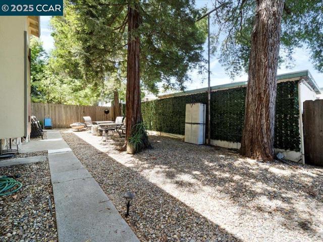 221 Green St, Martinez CA: https://media.crmls.org/mediaz/89f9f1a2-f383-467d-9419-f6fe3d754b51.jpg