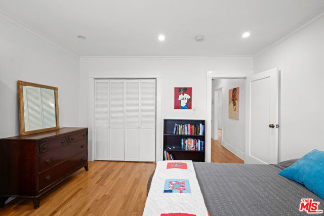 568 N Gower Street, Los Angeles CA: https://media.crmls.org/mediaz/89fa0a19-a89b-4ff8-9e4f-06680eb01978.jpg