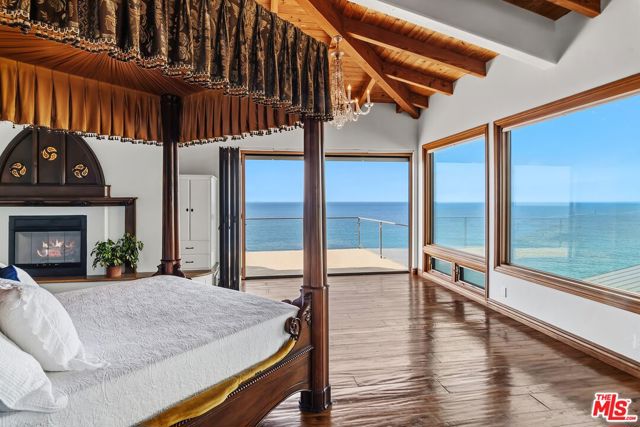 7007 Birdview Avenue, Malibu CA: https://media.crmls.org/mediaz/89fa53af-bad8-4458-98bd-990f8487873f.jpg
