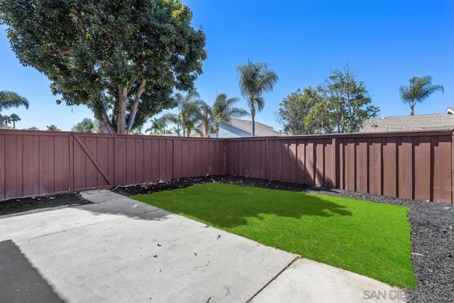 268 Festival Dr, Oceanside CA: https://media.crmls.org/mediaz/89fa7a29-282e-4a1d-b141-f1d2fcac4147.jpg