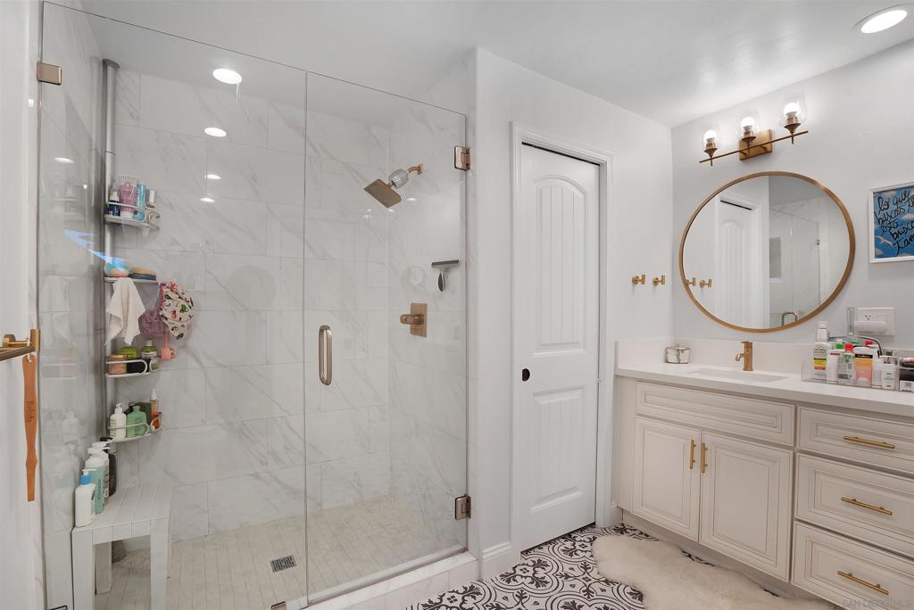 MLS #250035692SD img 27