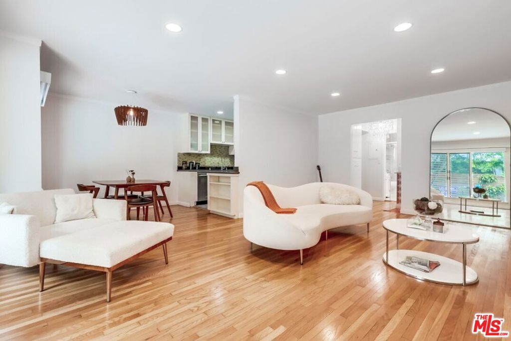 1275 Havenhurst Drive #4