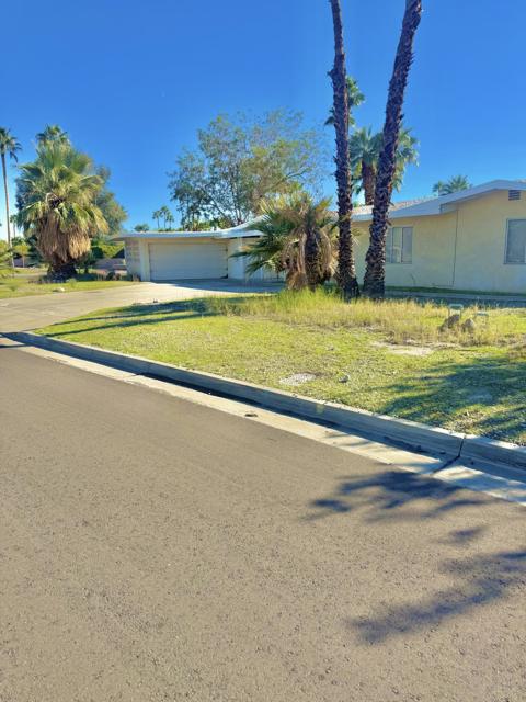 995 E Chia Road, Palm Springs CA: https://media.crmls.org/mediaz/89fbec1e-527c-4019-bfc5-5e8e22b5b33e.jpg