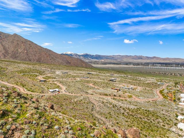 2338 City View Drive, Palm Springs CA: https://media.crmls.org/mediaz/89fc05df-b1e5-4d02-8f31-4bc7a61e169e.jpg