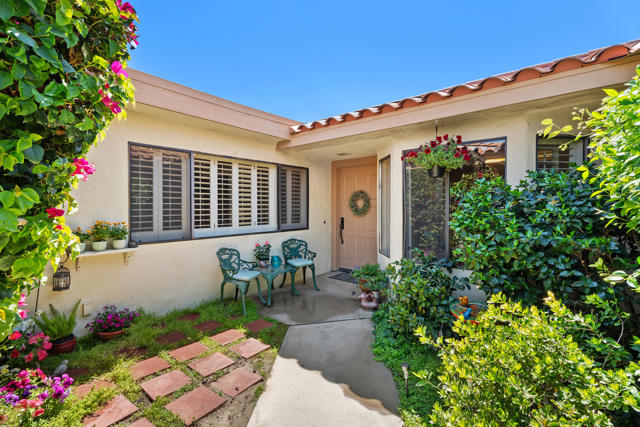 265 Calle Del Verano, Palm Desert CA: https://media.crmls.org/mediaz/89fc4021-caf0-4df1-8ae6-5acbdd1d8dd0.jpg