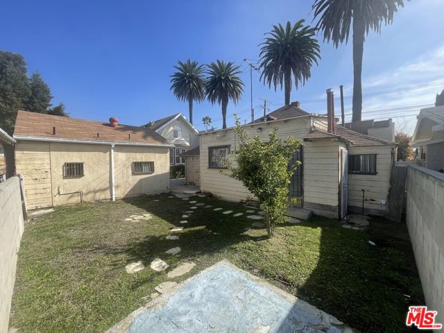 1185 N Normandie Avenue, Los Angeles CA: https://media.crmls.org/mediaz/89fc6119-9083-44f8-ad62-a04174bb23fb.jpg