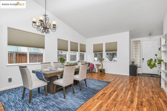 562 Douglas Drive, Brentwood CA: https://media.crmls.org/mediaz/89fc817b-a27d-4baf-bce1-6d65f43e8f23.jpg