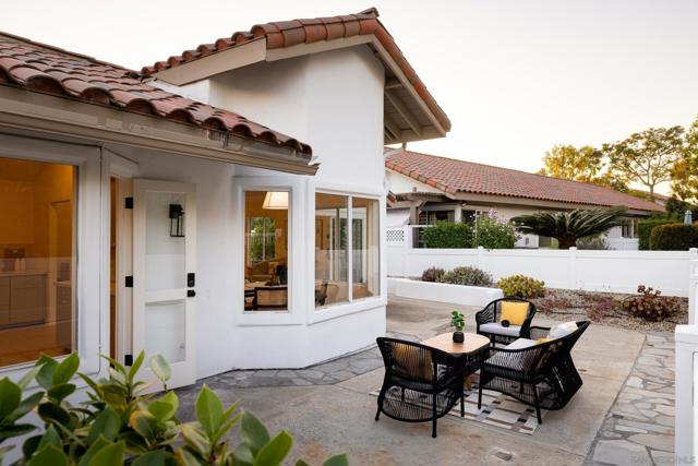 4710 Cordoba Way, Oceanside CA: https://media.crmls.org/mediaz/89fd17bb-beec-45a5-b9ea-6cb36cf40d60.jpg