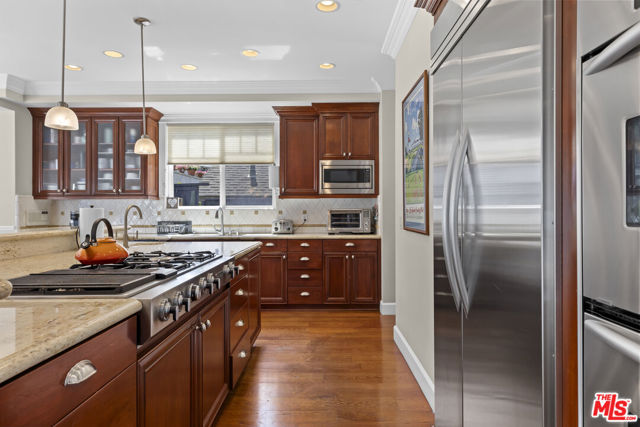 1712 CURTIS Avenue, Manhattan Beach CA: https://media.crmls.org/mediaz/89fdbf65-2d9b-47dc-a948-f1e7a0d421f1.jpg