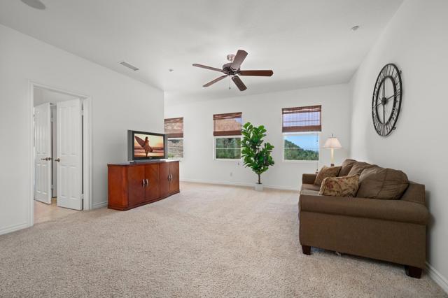 1272 Chateau Montelena, Bonsall CA: https://media.crmls.org/mediaz/89fdc863-b3c9-4983-acdb-7f8250fbe744.jpg