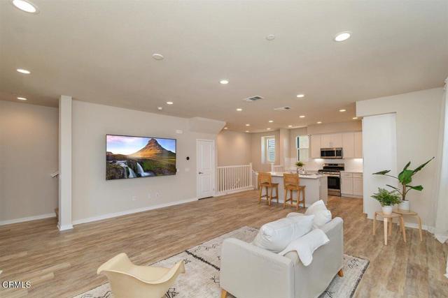 Detail Gallery Image 8 of 27 For 723 Heritage Ln, Upland,  CA 91784 - 2 Beds | 3/1 Baths