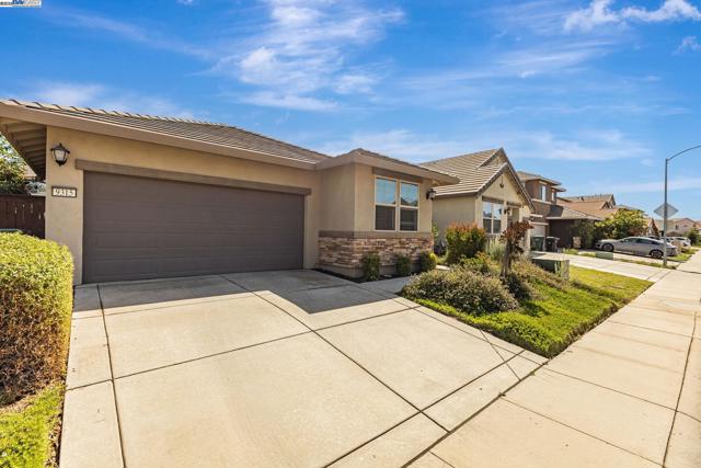 9315 Wild Lilac Cir, Sacramento CA: https://media.crmls.org/mediaz/89fe6d26-d3e0-4a94-9e63-147e51612d31.jpg