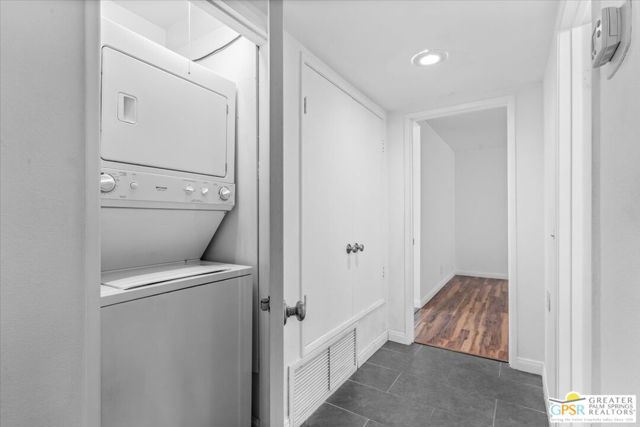 200 E Racquet Club Road, Palm Springs CA: https://media.crmls.org/mediaz/89feaf8c-9a91-4a1b-9da9-89ef0589924e.jpg