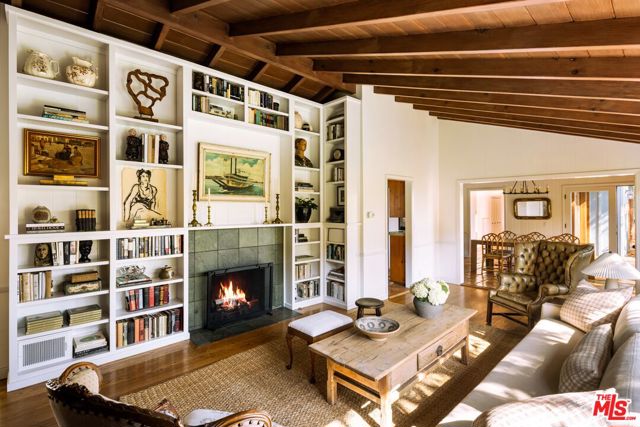 2415 Castilian Drive, Los Angeles CA: https://media.crmls.org/mediaz/89fef6d6-ca04-4e08-92ae-bf906f1f6164.jpg