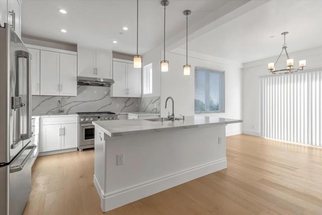3074 Malcolm Avenue, Oakland CA: https://media.crmls.org/mediaz/89ff5ab7-746d-4857-953d-91f1e3ba6f91.jpg