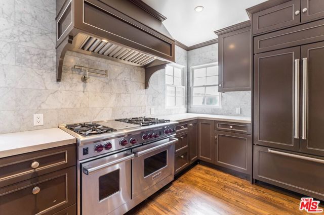 4264 HAZELTINE Avenue photo 4