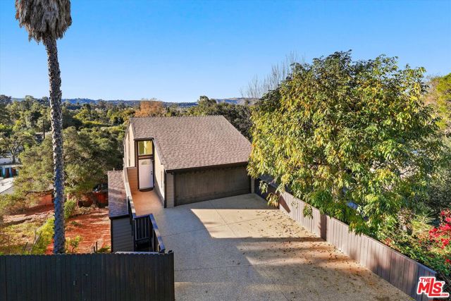 827 Cheltenham Road, Santa Barbara CA: https://media.crmls.org/mediaz/89ff78c2-32c8-4020-bdb0-6e51c7cdfe9a.jpg