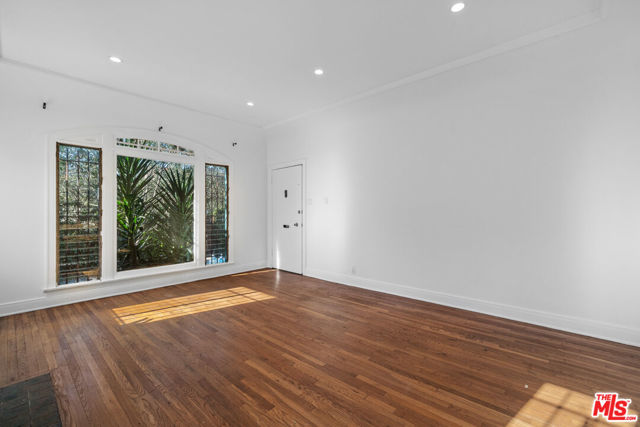 2826 Somerset Drive, Los Angeles CA: https://media.crmls.org/mediaz/89ffe37f-ec58-46a0-a920-bd3d09802062.jpg