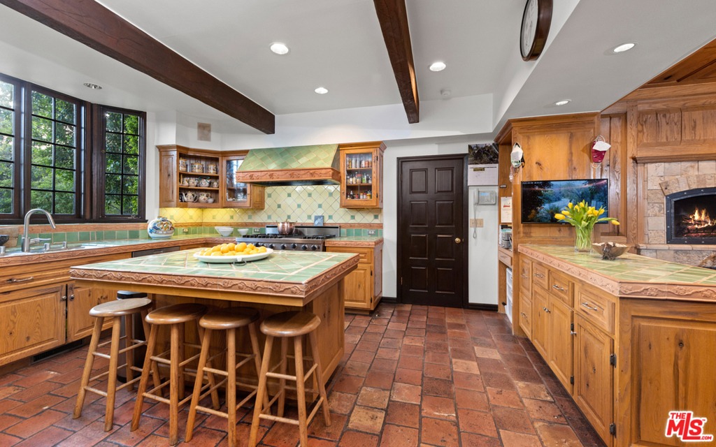 2781 Benedict Canyon Drive