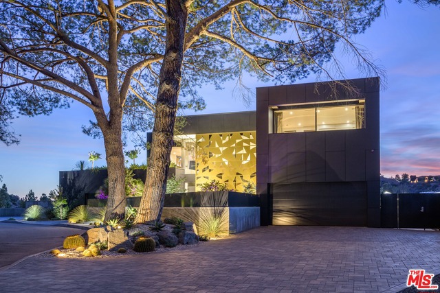 Facade in a $12,500,000 Beverly Hills home for sale