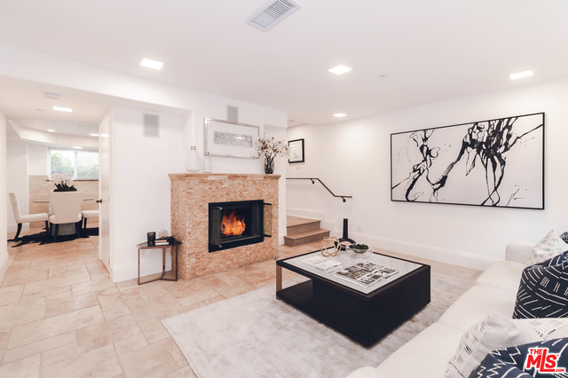 16123 W Sunset