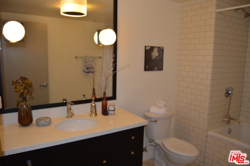 527 Molino Street 201