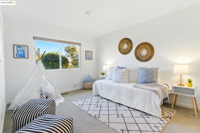 7927 Phaeton Dr, Oakland CA: https://media.crmls.org/mediaz/8a007930-2b3f-4dac-b86a-13d3502fe72b.jpg