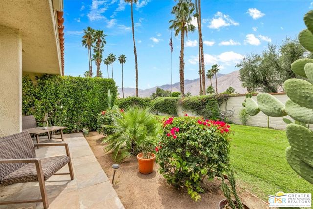 733 N Via Acapulco, Palm Springs CA: https://media.crmls.org/mediaz/8a00ed00-338c-46f9-8dfa-5961c62ee8c6.jpg