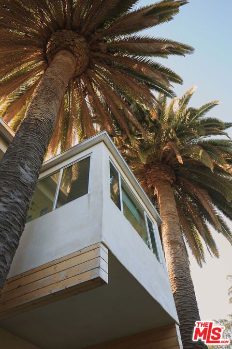 14622 Valley Vista Boulevard, Sherman Oaks CA: https://media.crmls.org/mediaz/8a00f1b3-7977-4f56-bceb-a3e1732bf5f9.jpg