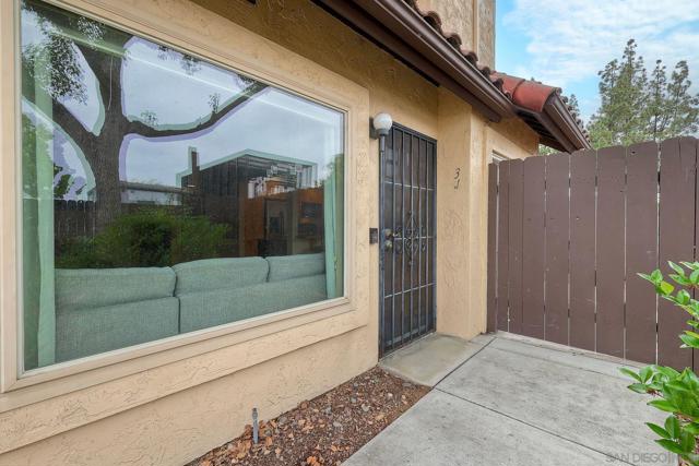 514 Jamacha Rd, El Cajon CA: https://media.crmls.org/mediaz/8a018932-1632-46f2-90eb-5276e21782b4.jpg