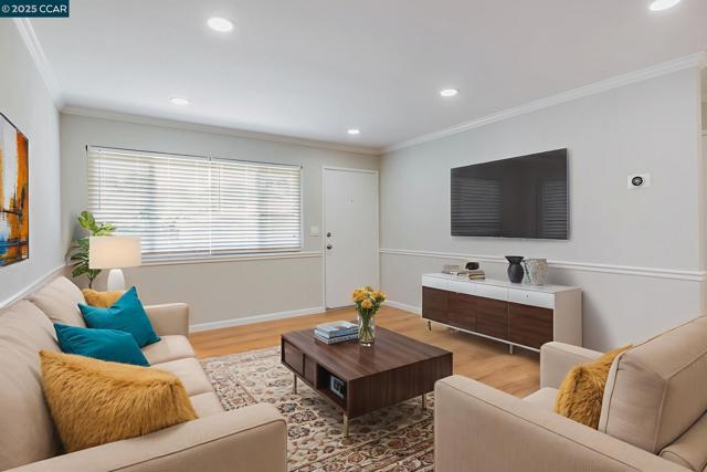 3797 Oxford Cmn, Fremont CA: https://media.crmls.org/mediaz/8a019d3c-8d7b-47ee-b3e7-81eba27990e0.jpg