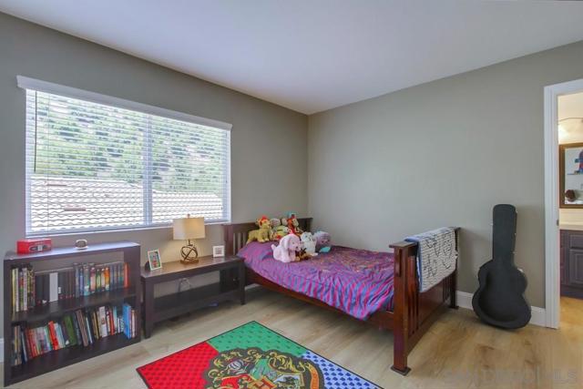 3207 Meadow Side Pl, Escondido CA: https://media.crmls.org/mediaz/8a01a7b0-3c35-467a-8afd-f0423d4ae329.jpg