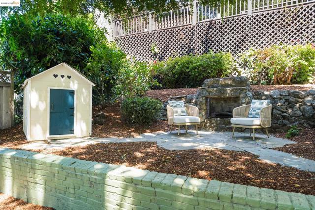 6314 Broadway Ter, Oakland CA: https://media.crmls.org/mediaz/8a01bccb-1d99-4413-9588-51dbb1d553e8.jpg