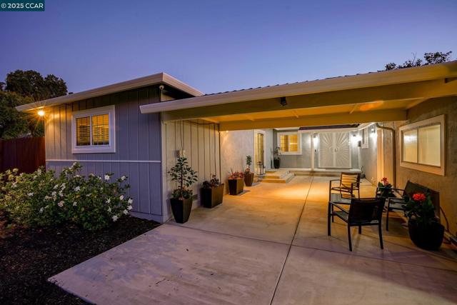 3979 Beechwood Court, Concord CA: https://media.crmls.org/mediaz/8a01d7d4-8b49-4ba5-a898-fbca89c34d75.jpg