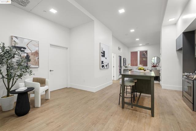 1545 32nd St, Oakland CA: https://media.crmls.org/mediaz/8a0248b4-63a4-4454-a437-44ae1b4bfced.jpg
