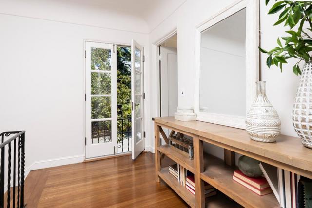 526 W Poplar Avenue, San Mateo CA: https://media.crmls.org/mediaz/8a031250-47e0-4a81-938a-4566e72efbb3.jpg