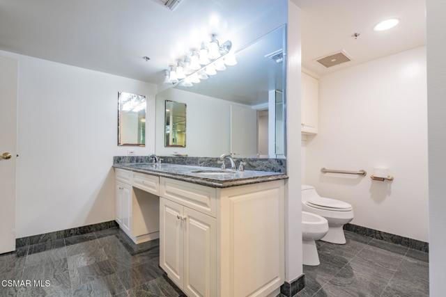 10660 Wilshire Boulevard, Los Angeles CA: https://media.crmls.org/mediaz/8a043e99-6056-404b-8400-3b7edd76b19e.jpg