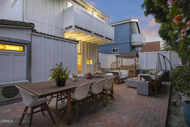 999 Waterbury Lane, Ventura CA: https://media.crmls.org/mediaz/8a047248-5289-4b05-8216-1fc429ee3070.jpg