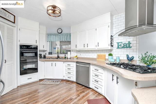 237 Aloha Way, Pittsburg CA: https://media.crmls.org/mediaz/8a04ac24-dc19-40f4-8b13-4747039ceda5.jpg