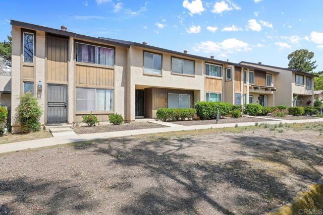 1079 Las Rosas Court, Chula Vista CA: https://media.crmls.org/mediaz/8a04bdaf-0571-4671-810f-9efc2e6556ab.jpg
