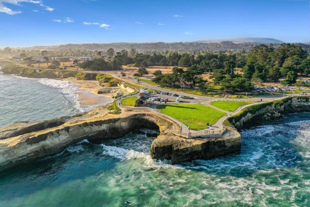 1122 W Cliff Drive, Santa Cruz CA: https://media.crmls.org/mediaz/8a04be1a-214b-4ac4-8a71-d875f7d9bce1.jpg