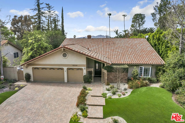 10329 Melvin Avenue, Porter Ranch CA: https://media.crmls.org/mediaz/8a050e46-40d5-495e-8cc3-43b154b9d03e.jpg