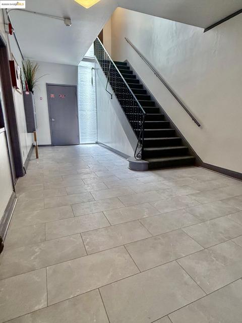 2240 MacArthur Blvd, Oakland CA: https://media.crmls.org/mediaz/8a056142-d2ae-469a-ad11-c6ded118bf5c.jpg