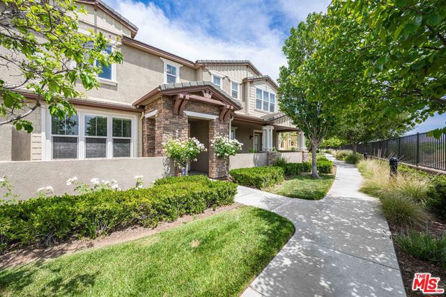 28504 Pietro Drive, Valencia CA: https://media.crmls.org/mediaz/8a0626fd-1939-45ef-aa3b-fbc5040cf673.jpg