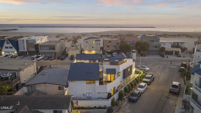3256 Ocean Drive, Oxnard CA: https://media.crmls.org/mediaz/8a062bfc-8a80-4061-bd31-8816a7fa0753.jpg