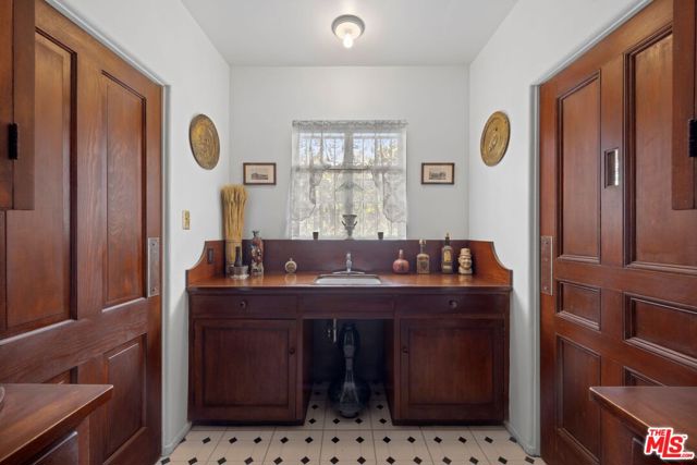 3806 Carnavon Way, Los Angeles CA: https://media.crmls.org/mediaz/8a0653ea-99ad-4c6f-8a5b-0285fb7f6b7a.jpg