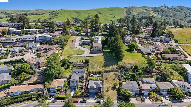 921 Clark Place, El Cerrito, California 94530-2708, 3 Bedrooms Bedrooms, ,2 BathroomsBathrooms,Single Family Residence,For Sale,Clark Place,41066840