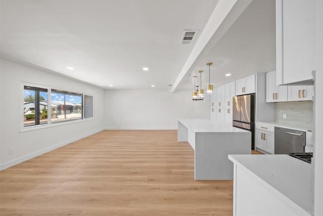 2333 Ridge View Drive, San Diego CA: https://media.crmls.org/mediaz/8a07805e-bf96-4aff-adac-550bfa562a71.jpg